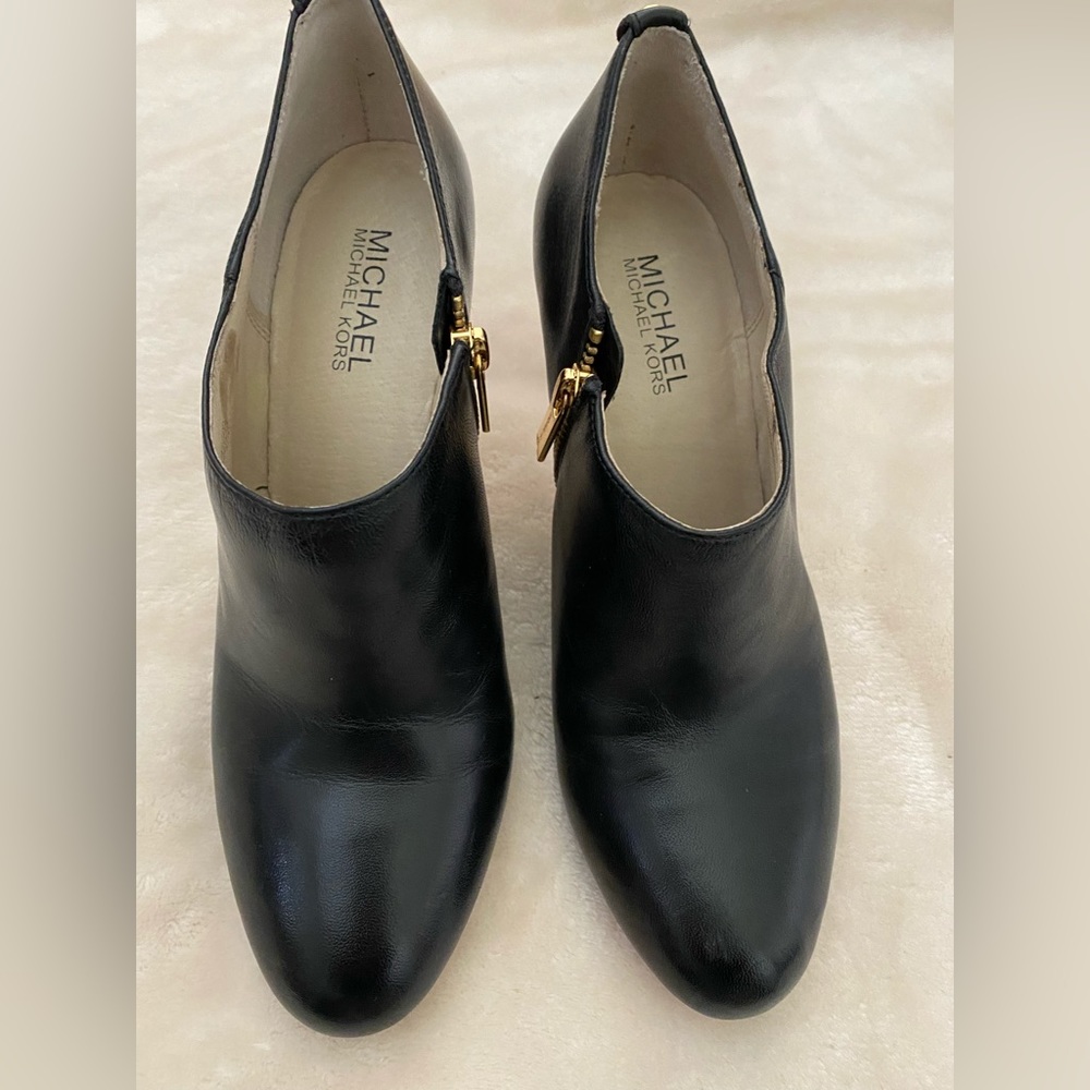 MICHAEL KORS Black Ankle boots,  Size 7.5